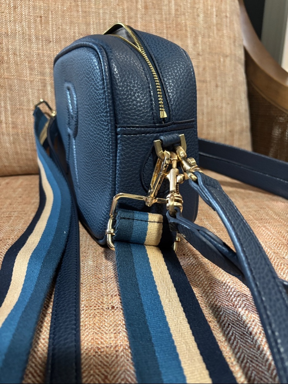 Angela Roi Grace Crossbody with 3 Straps - Picture 8 of 11